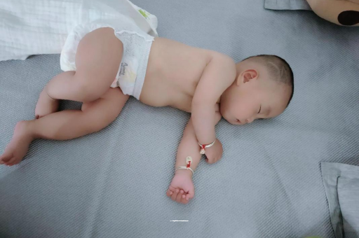 陵水宝宝口水多怎么回事
